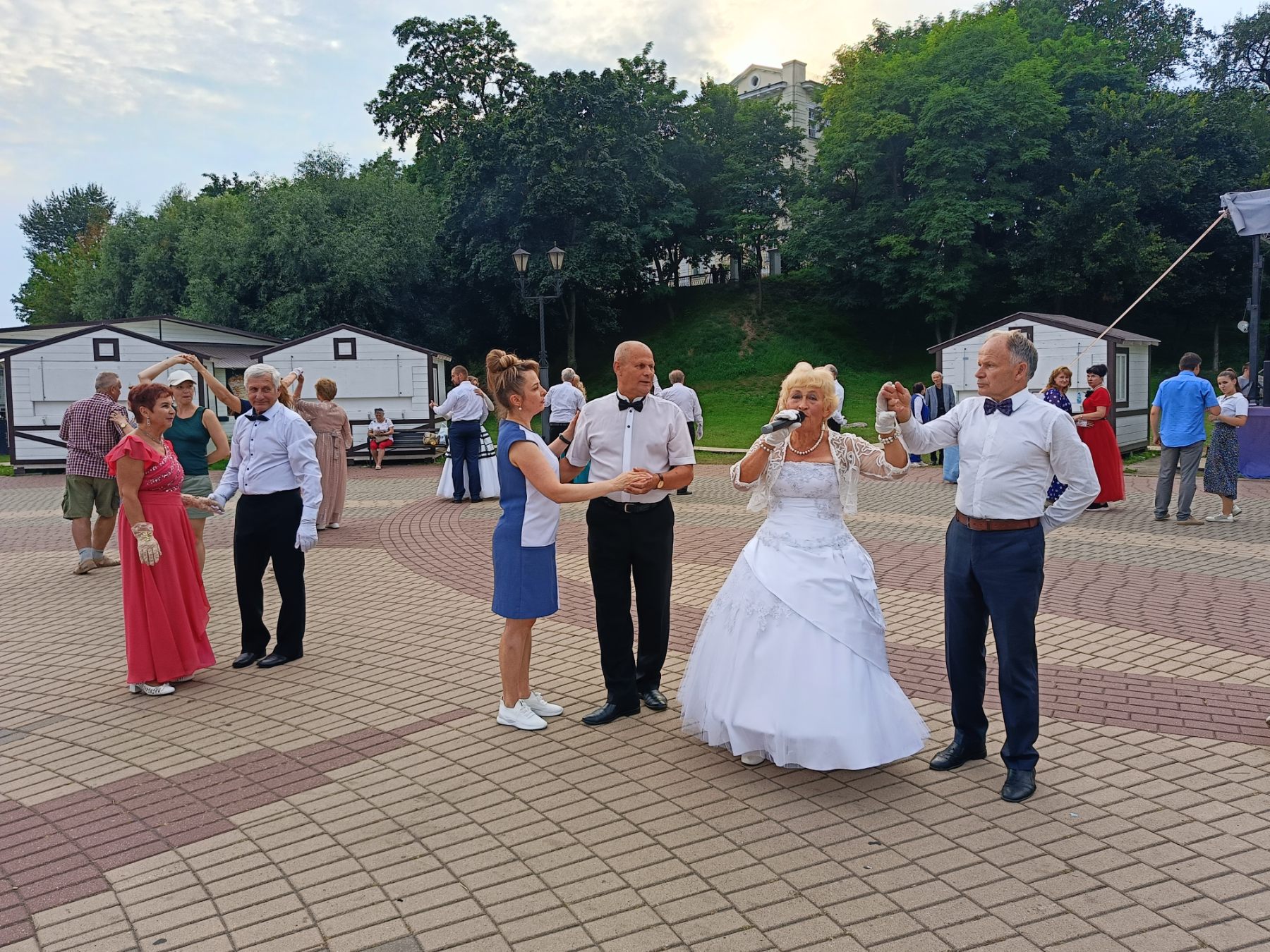 Мастер-класс к Балу гомельчан прошел на набережной реки Сож